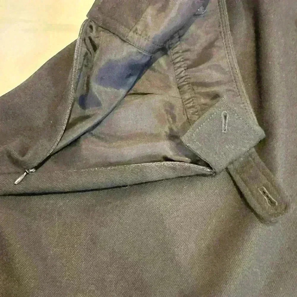 Banana Republic Lined Skirt with Gold accent Buttons (Size 4) - Picture 9 of 15